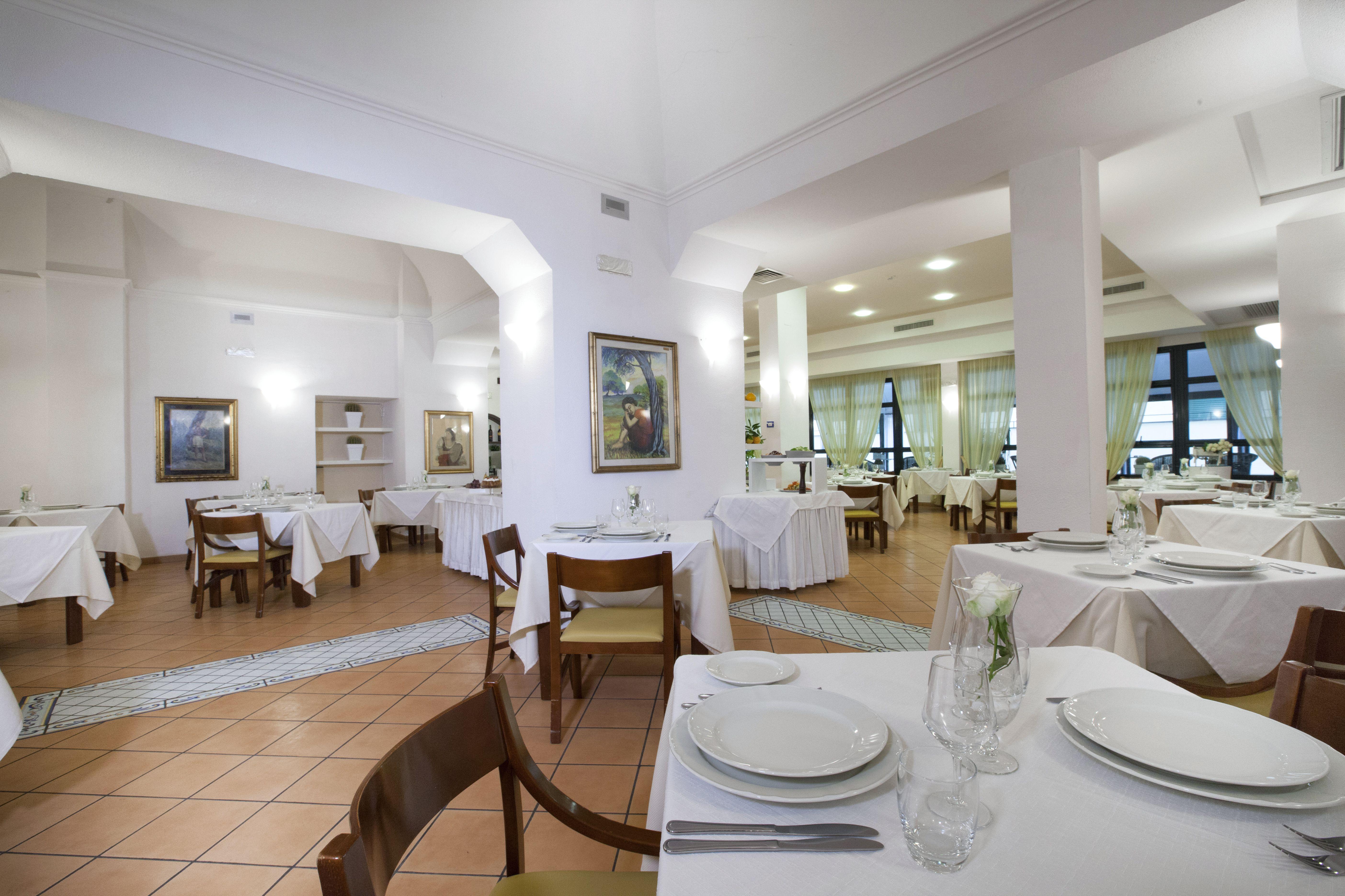 Panorama Palace Hotel Meta Kültér fotó