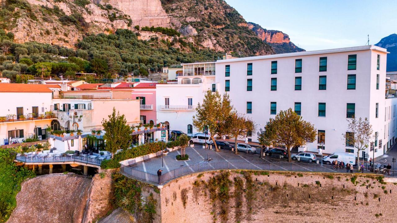Panorama Palace Hotel Meta Kültér fotó