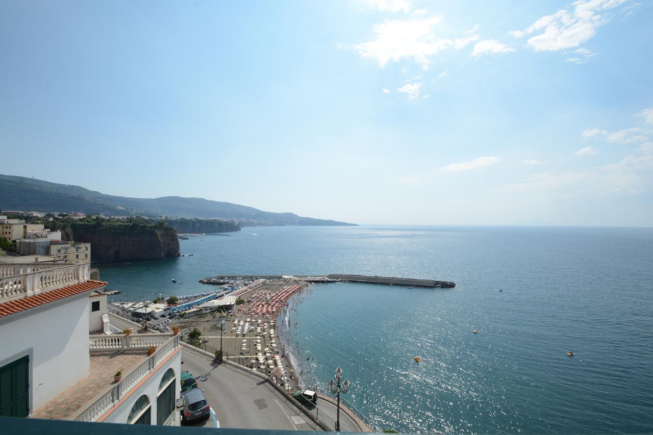 Panorama Palace Hotel Meta Kültér fotó