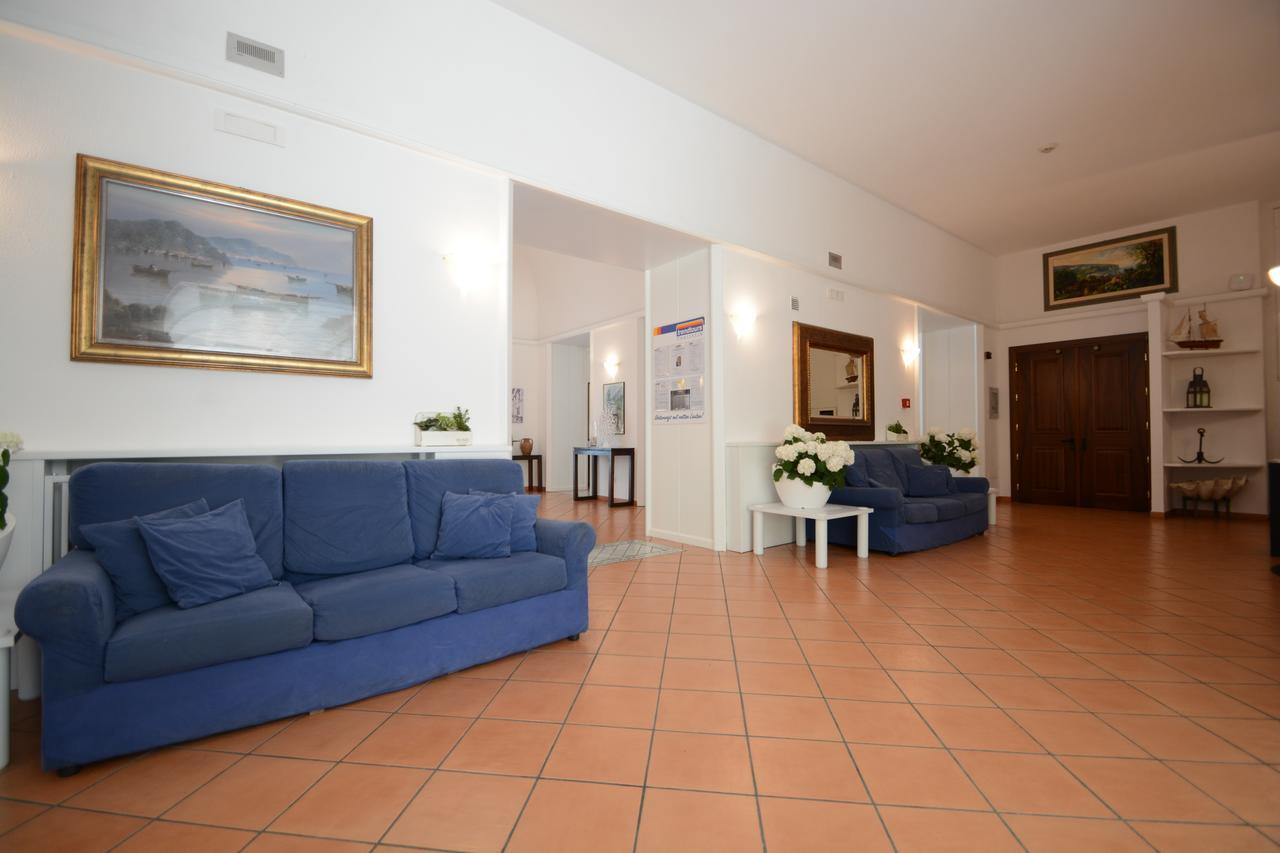 Panorama Palace Hotel Meta Kültér fotó